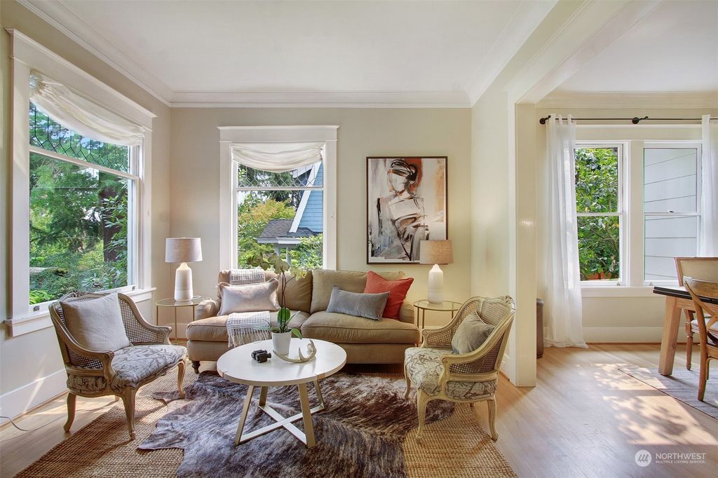 Photo of 4019 Sunnyside Avenue N, Seattle, WA 98103 (MLS # 2288917)