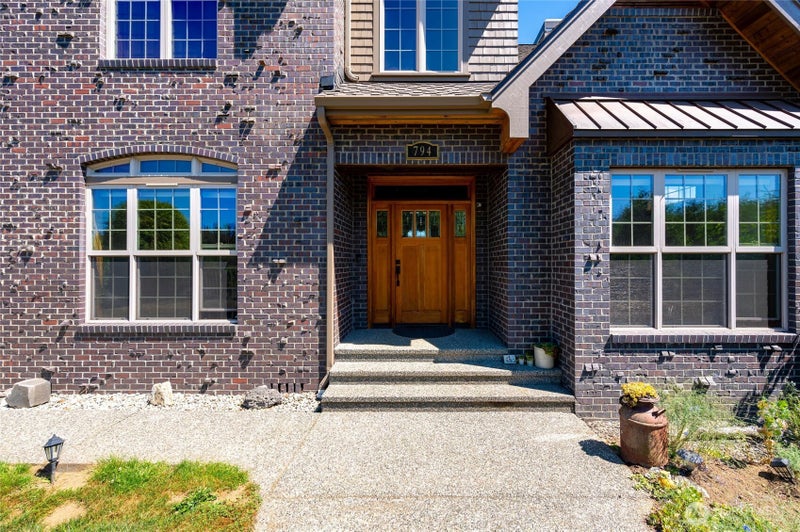 794 W Smith Road