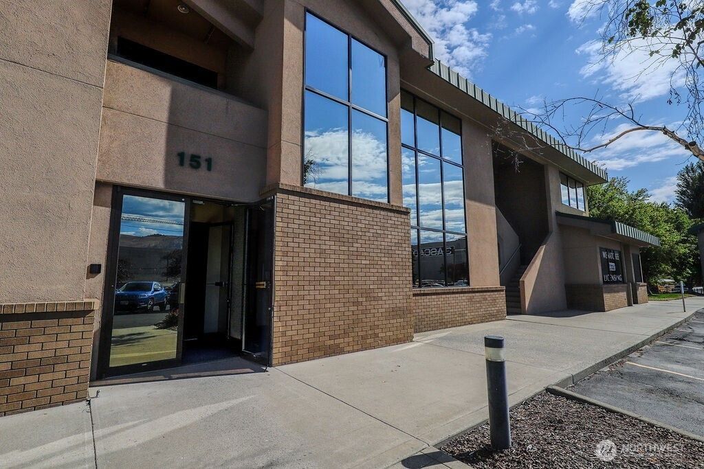 Photo of 151 S Worthen Street #003, Wenatchee, WA 98801 (MLS # 2501712)