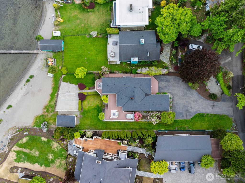 Photo of 408 W Lake Sammamish Parkway SE, Bellevue, WA 98008 (MLS # 2398265)