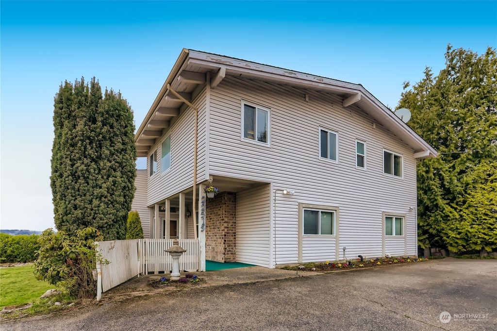 Photo of 22515 10th Avenue S, Des Moines, WA 98198 (MLS # 2039207)