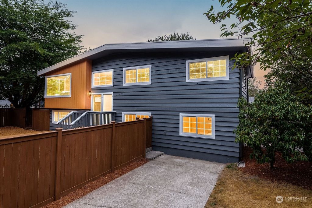 Photo of 925 Pickett Avenue NE, North Bend, WA 98045 (MLS # 1999673)