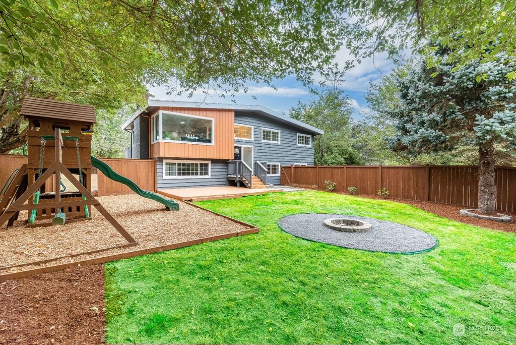 Photo of 925 Pickett Avenue NE, North Bend, WA 98045 (MLS # 1999673)
