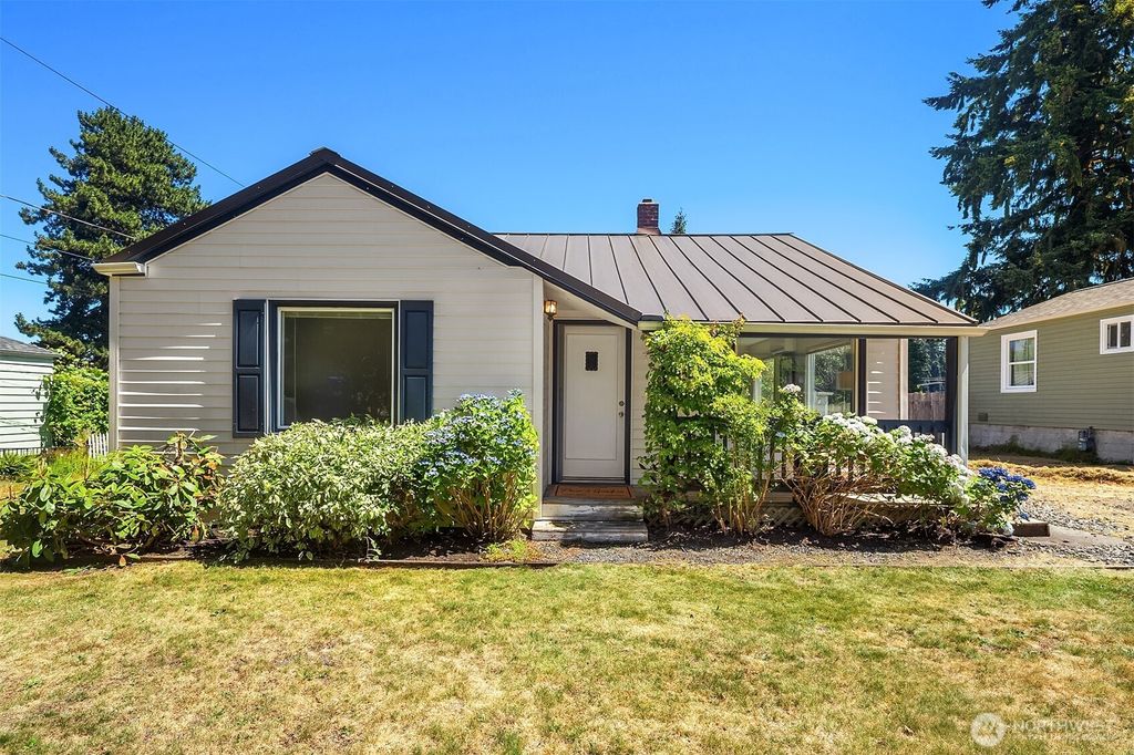 Photo of 5303 College Avenue, Everett, WA 98203 (MLS # 2554299)