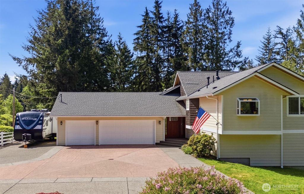 Photo of 19310 95th Avenue NE, Arlington, WA 98223 (MLS # 2526738)