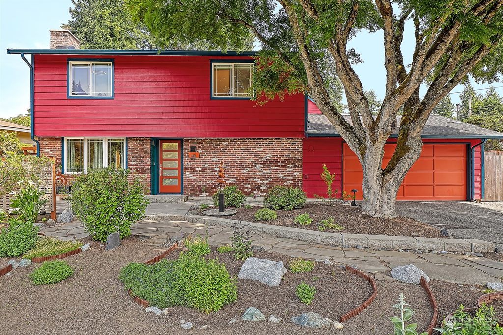 Photo of 14504 73rd Avenue NE, Kenmore, WA 98028 (MLS # 2125497)