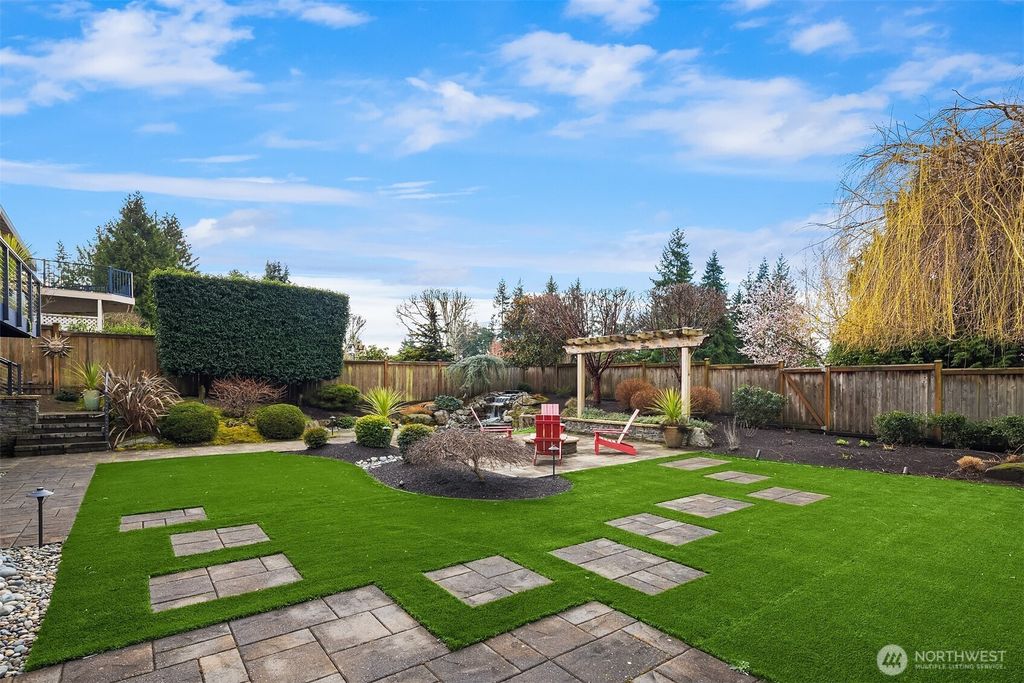 Photo of 5829 112th Place NE, Kirkland, WA 98033 (MLS # 2488301)