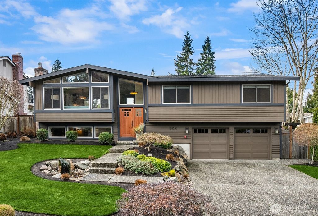 Photo of 5829 112th Place NE, Kirkland, WA 98033 (MLS # 2488301)