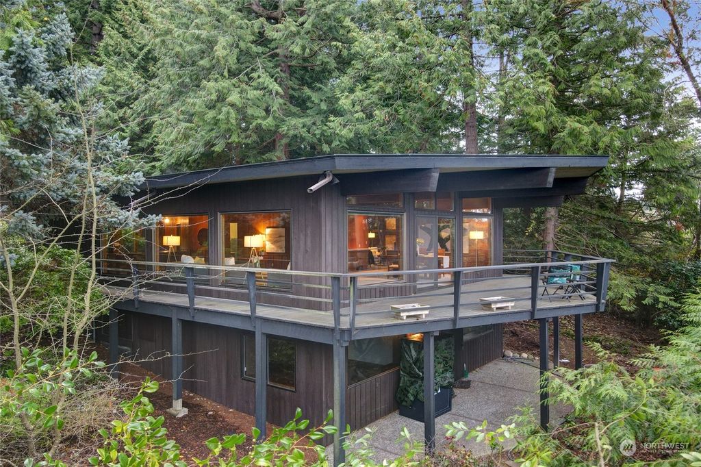 Photo of 1007 NW 190th Street, Shoreline, WA 98177 (MLS # 2020790)