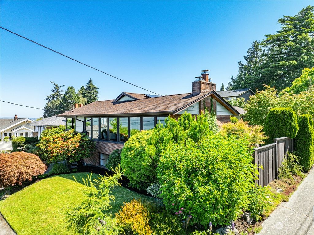 Photo of 5626 SW Hanford Street, Seattle, WA 98116 (MLS # 2261422)