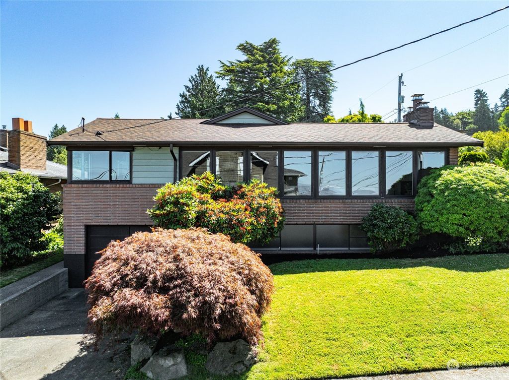 Photo of 5626 SW Hanford Street, Seattle, WA 98116 (MLS # 2261422)