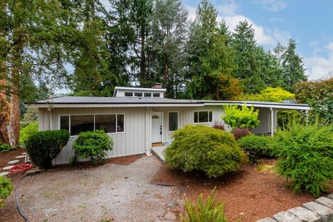 Photo of 6323 Hillcrest Drive SW, Lakewood, WA 98499 (MLS # 2407455)