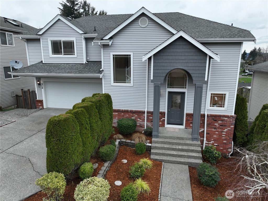 Photo of 314 S 20th Place, Renton, WA 98055 (MLS # 2344185)