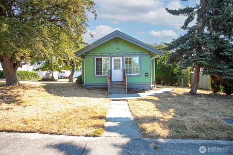 Photo of 2508 Moore Street, Bellingham, WA 98226 (MLS # 2574420)