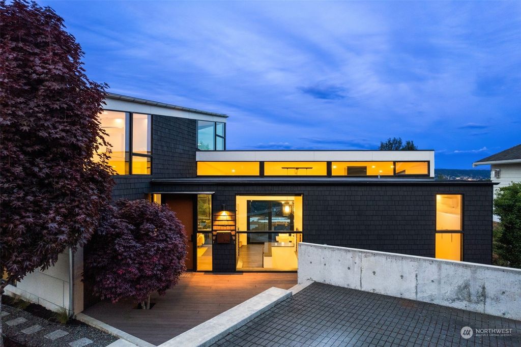 Photo of 7216 57th Avenue NE, Seattle, WA 98115 (MLS # 2229948)