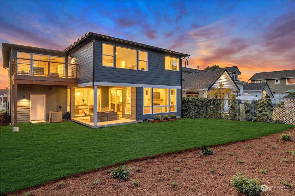 Photo of 413 Rockefeller Avenue, Everett, WA 98201 (MLS # 2042649)