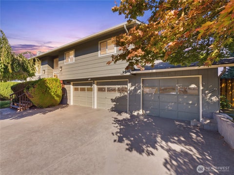Photo of 1115 Dale Street SE, East Wenatchee, WA 98802 (MLS # 2593761)