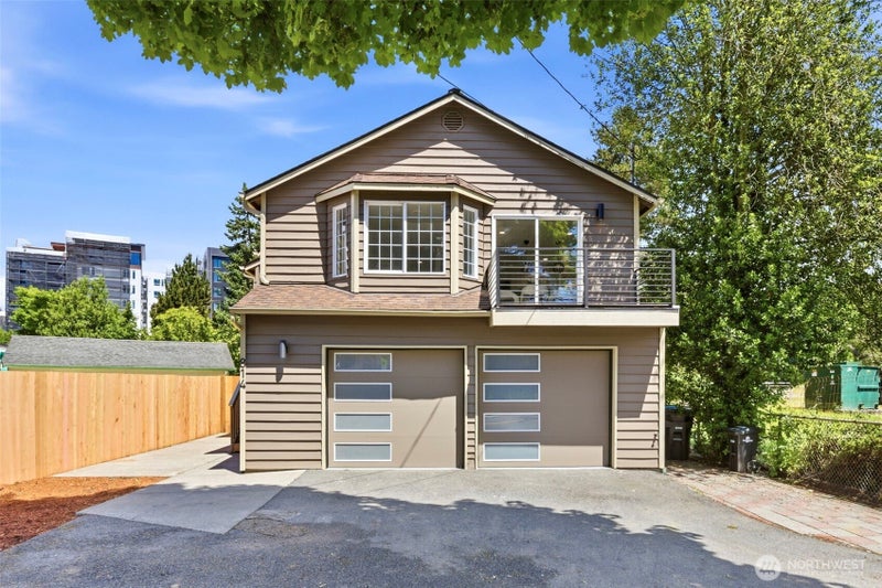 814 NE 185th