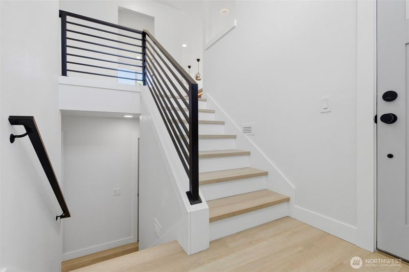 814 NE 185th