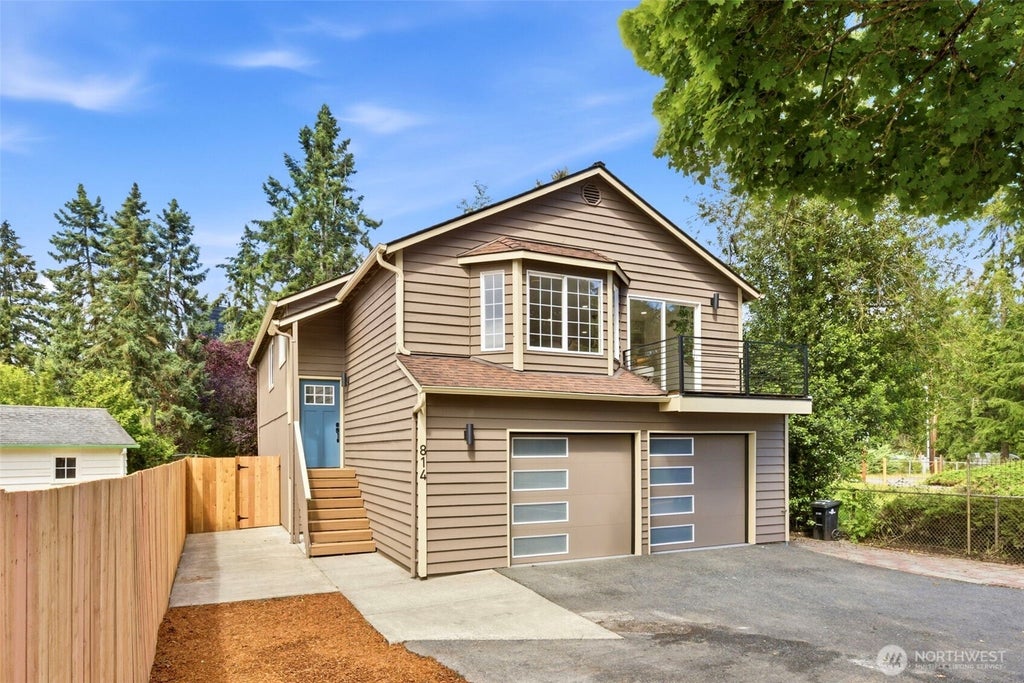 Photo of 814 NE 185th ST, Shoreline, WA 98155 (MLS # 2589545)