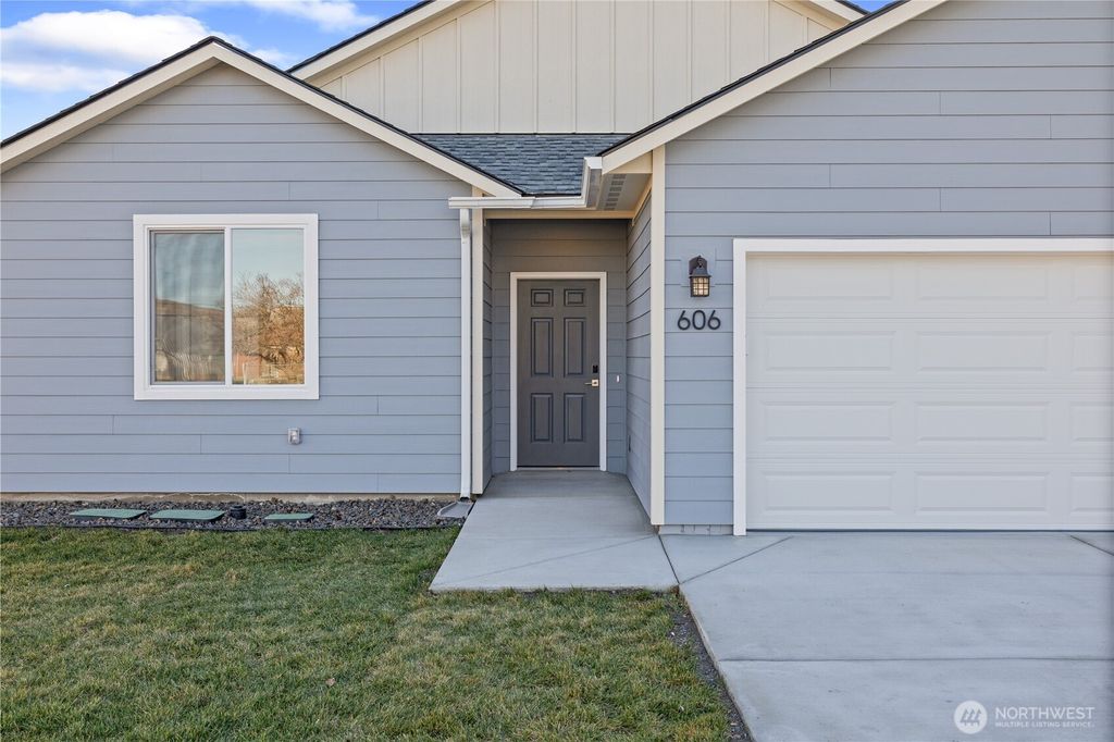 Photo of 606 4th Street, Mattawa, WA 99349 (MLS # 2463295)