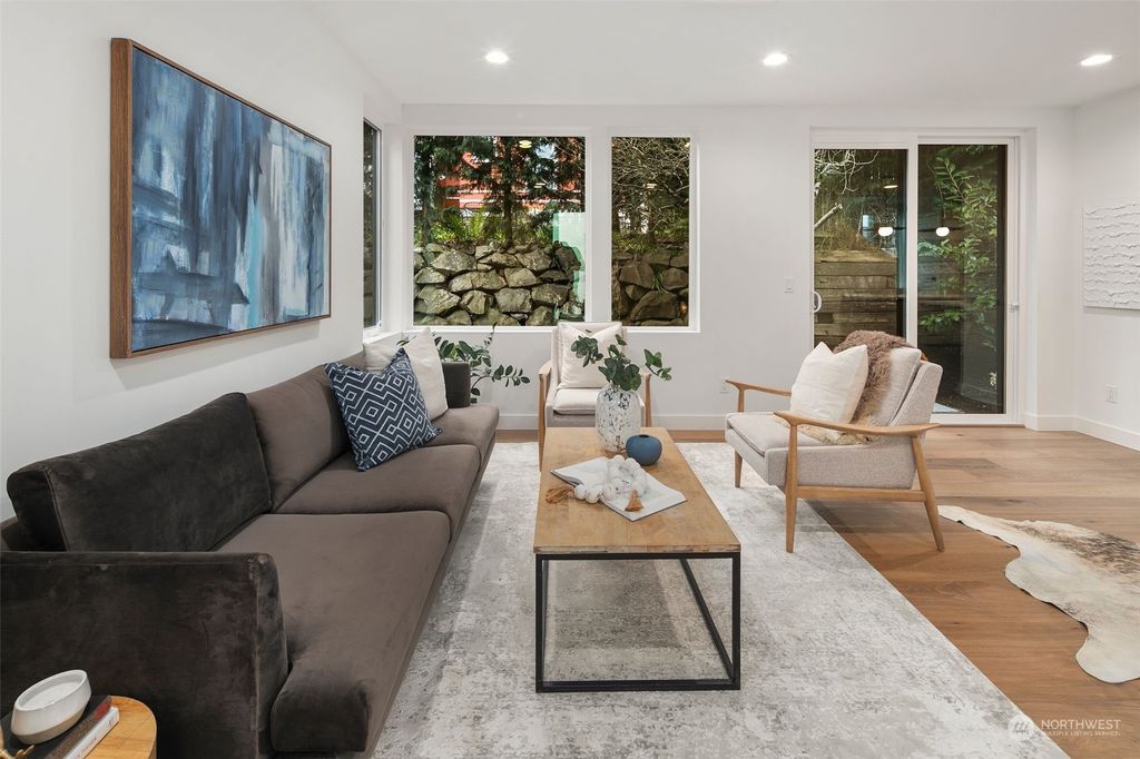 Photo of 709 34th Avenue, Seattle, WA 98122 (MLS # 2209852)