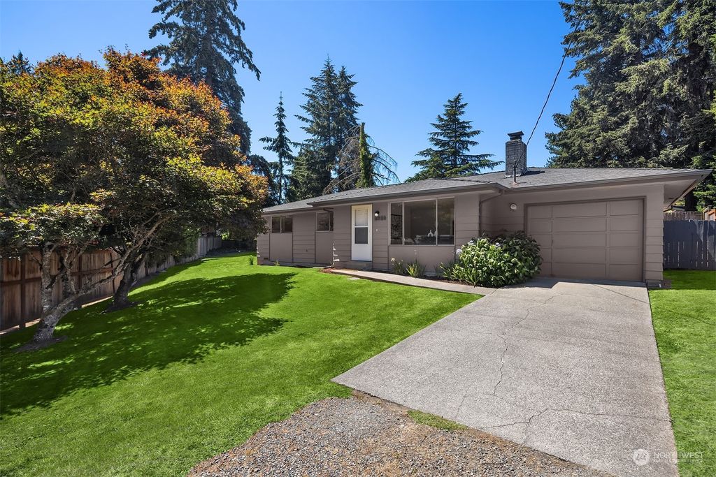 Photo of 2525 Edmonds Avenue NE, Renton, WA 98056 (MLS # 2263325)