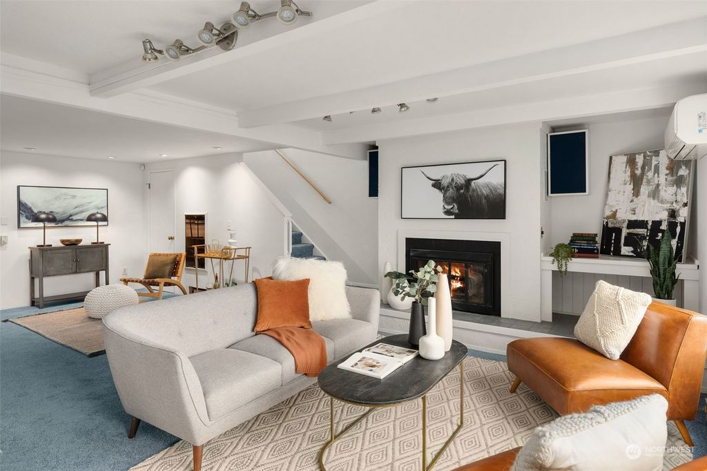 Photo of 6807 Aurora Avenue N, Seattle, WA 98103 (MLS # 2058086)