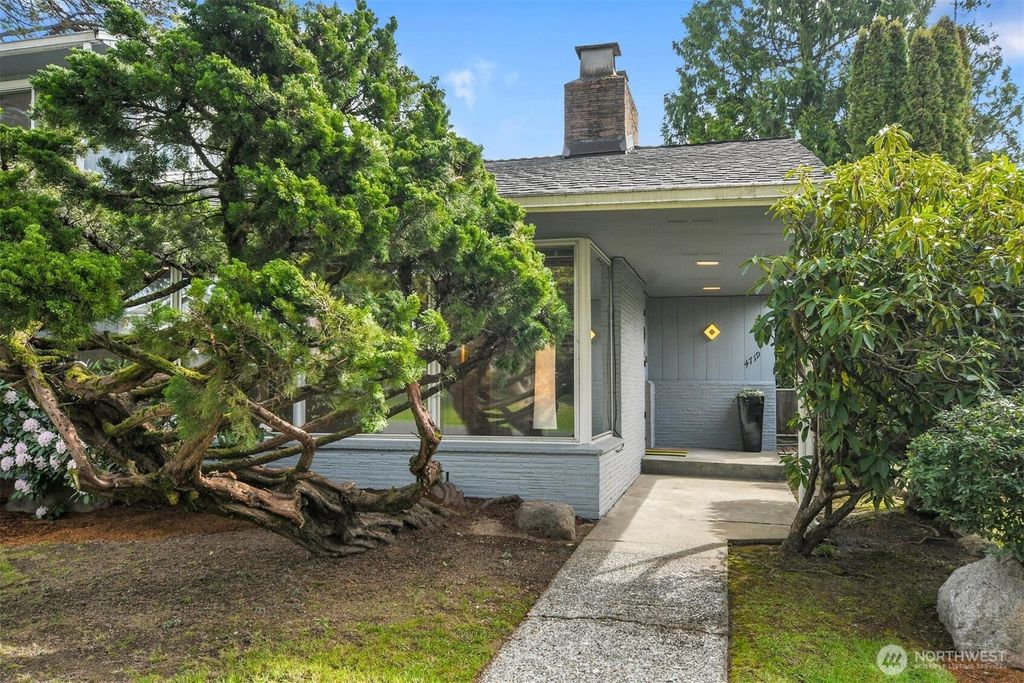 Photo of 4719 NE Park Place, Seattle, WA 98115 (MLS # 2498699)