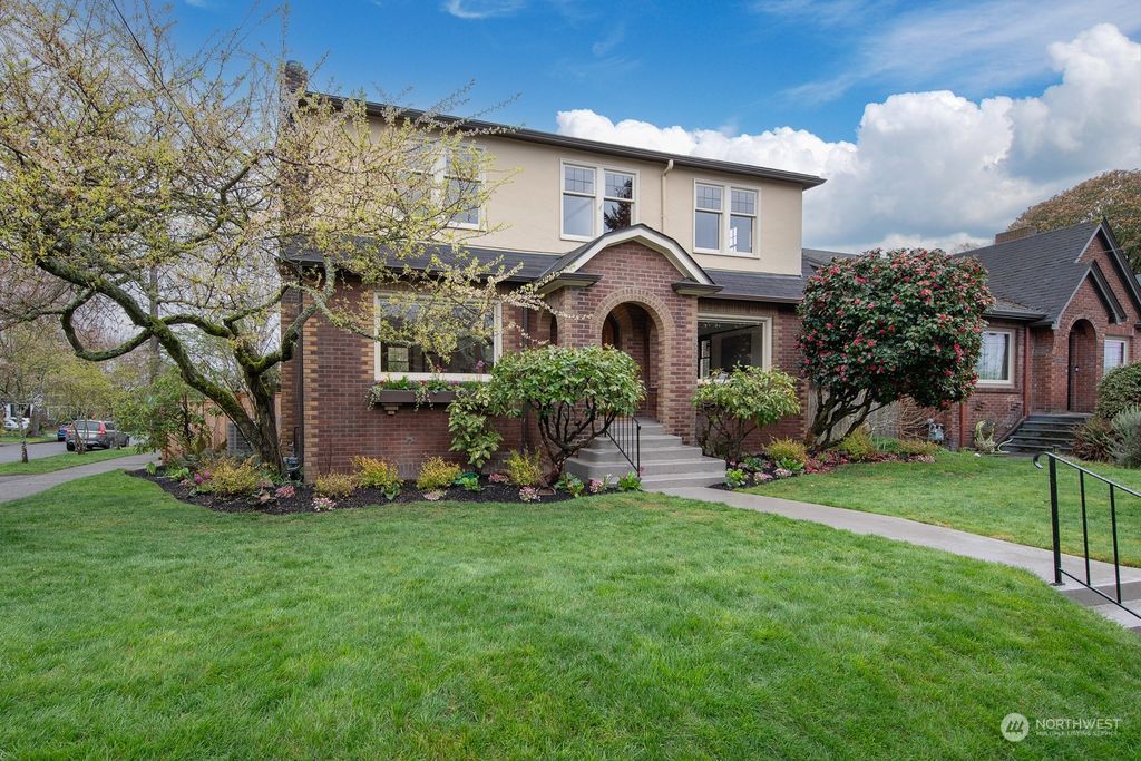 Photo of 6856 17th Avenue NE, Seattle, WA 98115 (MLS # 2215698)