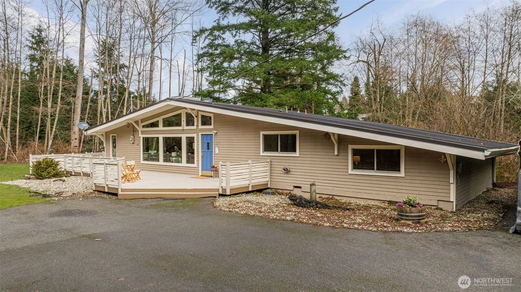 Photo of 15216 23rd Place W, Lynnwood, WA 98087 (MLS # 2476913)