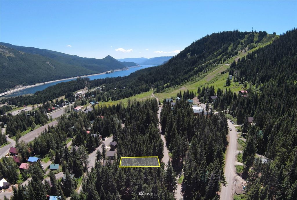 Photo of 38 Snoqualmie Drive, Snoqualmie Pass, WA 98068 (MLS # 1915130)