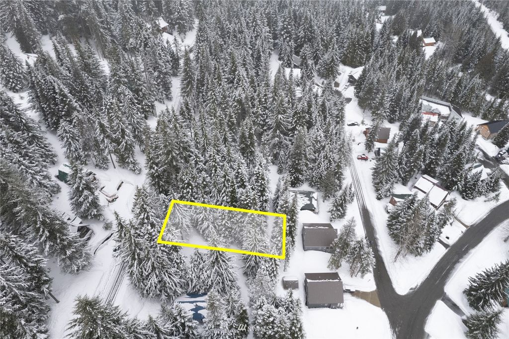 Photo of 38 Snoqualmie Drive, Snoqualmie Pass, WA 98068 (MLS # 1915130)