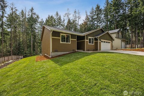 Photo of 18410 Rampart Drive SE, Yelm, WA 98597 (MLS # 2499847)