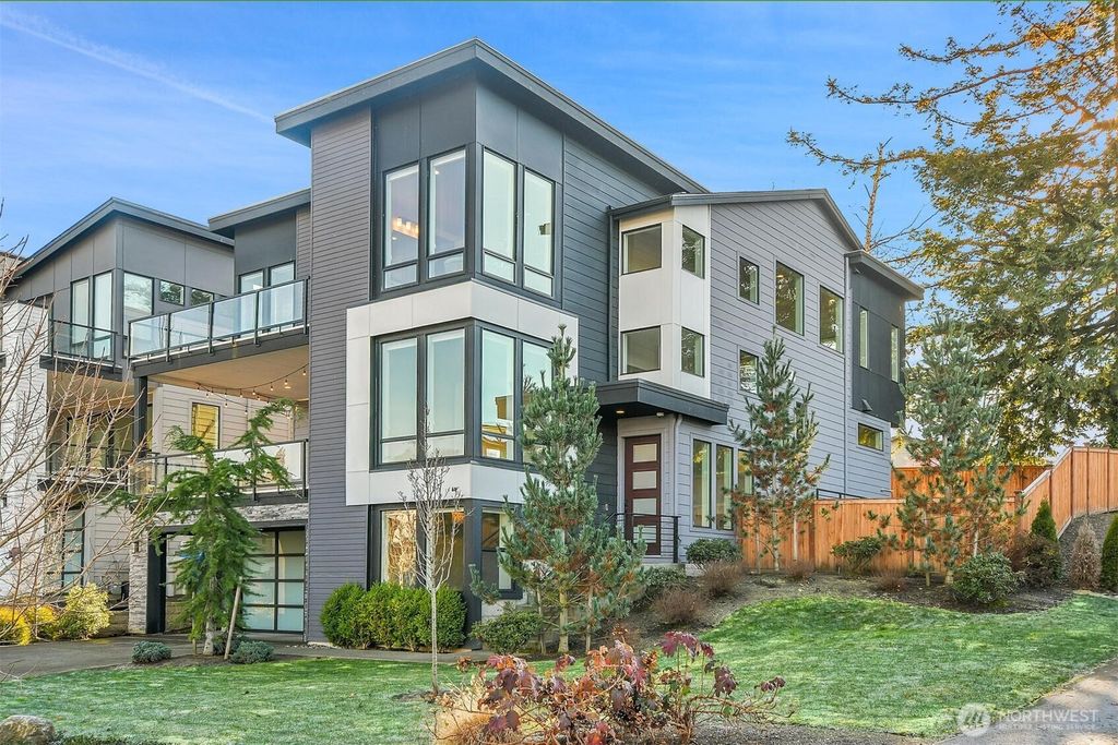 Photo of 1113 N 39th Court, Renton, WA 98056 (MLS # 2524240)