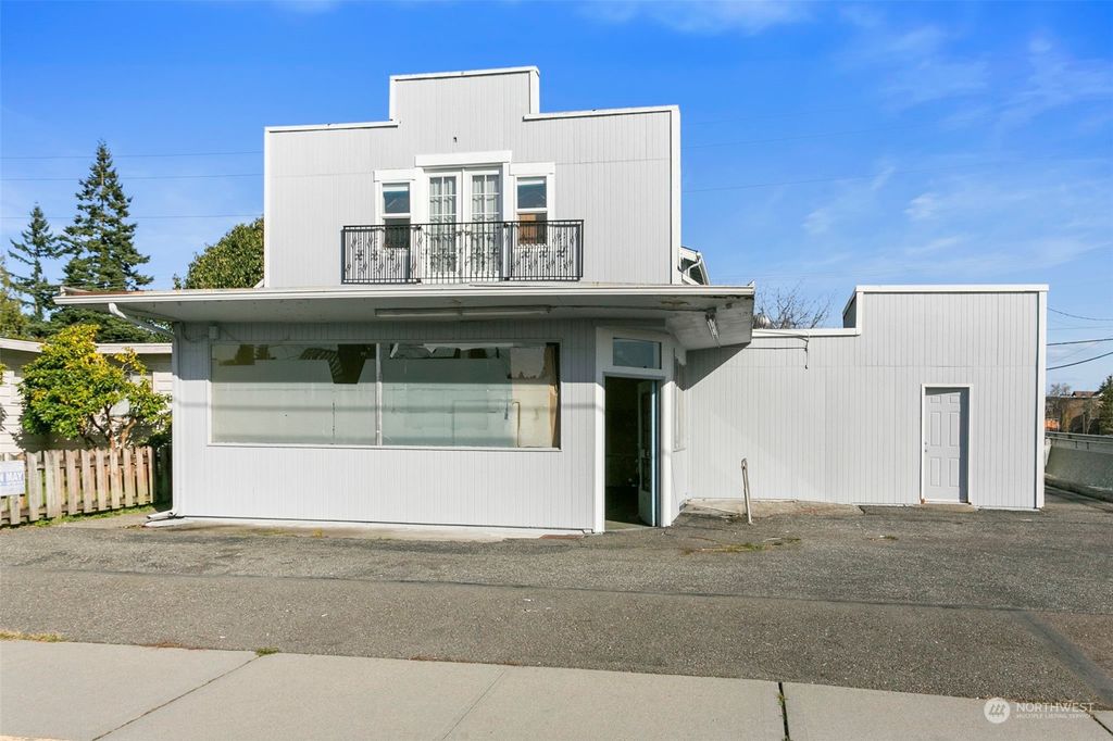 Photo of 2029 Walnut Street, Everett, WA 98201 (MLS # 2210724)