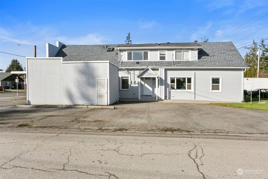 Photo of 2029 Walnut Street, Everett, WA 98201 (MLS # 2210724)