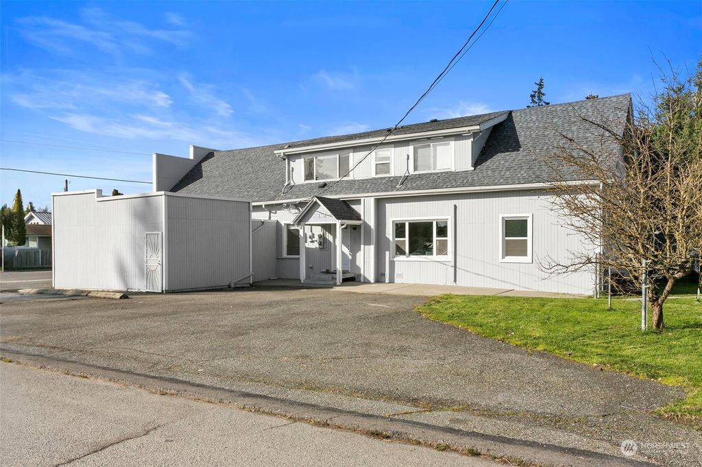 Photo of 2029 Walnut Street, Everett, WA 98201 (MLS # 2210724)