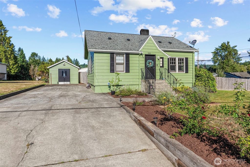 Photo of 181 Beacon Hill Drive, Longview, WA 98632 (MLS # 2487148)