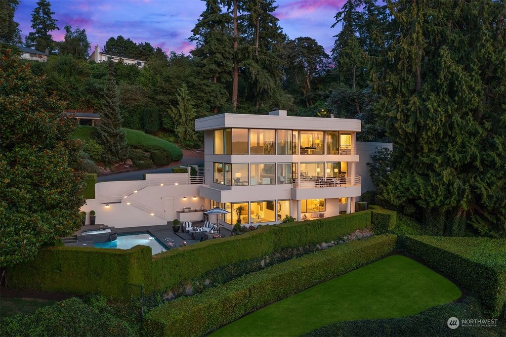 Photo of 7329 NE 18th Street, Medina, WA 98039 (MLS # 2159753)