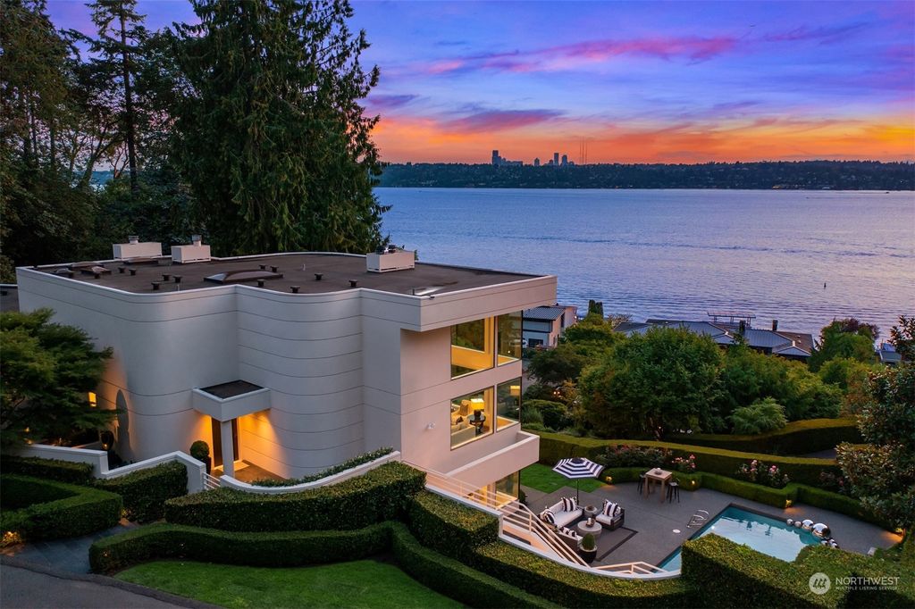 Photo of 7329 NE 18th Street, Medina, WA 98039 (MLS # 2159753)