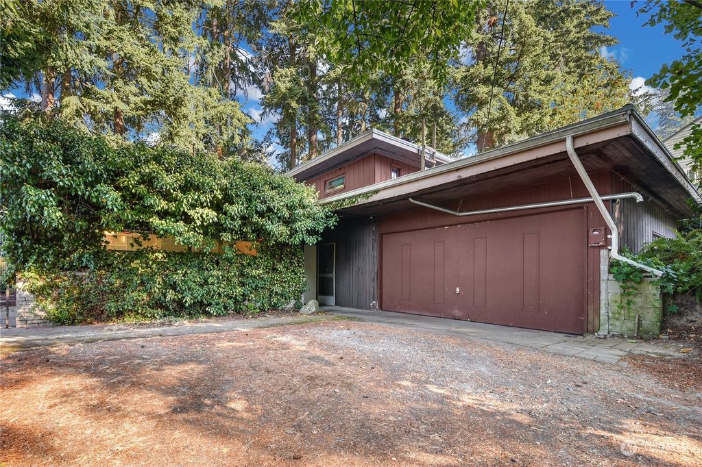 Photo of 14526 Interlake Avenue N, Shoreline, WA 98133 (MLS # 2001991)