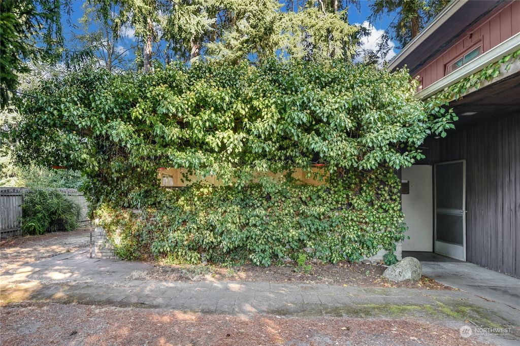 Photo of 14526 Interlake Avenue N, Shoreline, WA 98133 (MLS # 2001991)