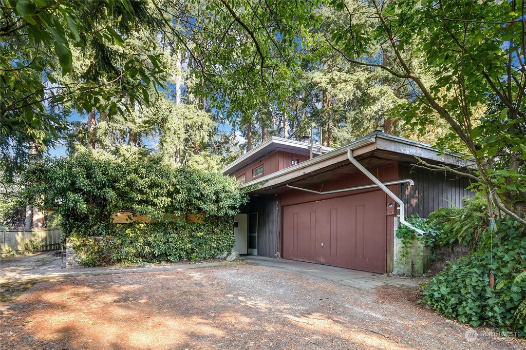Photo of 14526 Interlake Avenue N, Shoreline, WA 98133 (MLS # 2001991)