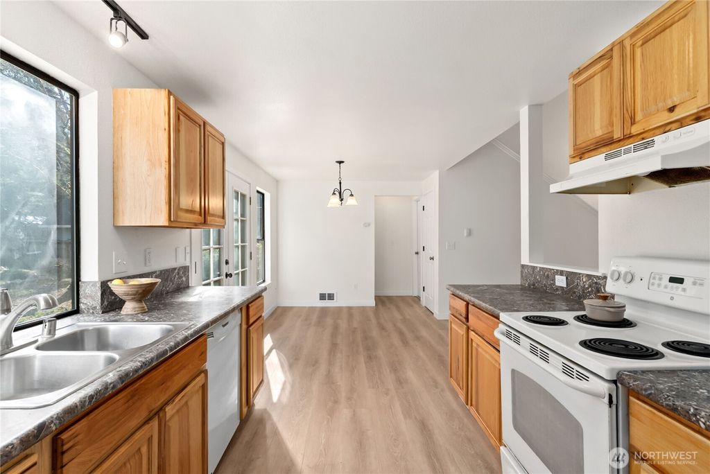 Photo of 13611 124th Avenue Ct E, Puyallup, WA 98374 (MLS # 2487673)