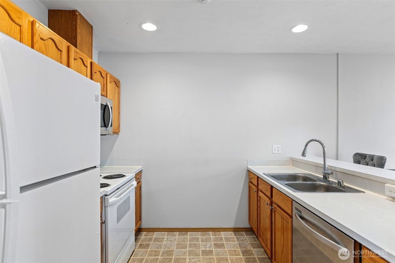 15815 Admiralty Way D-4