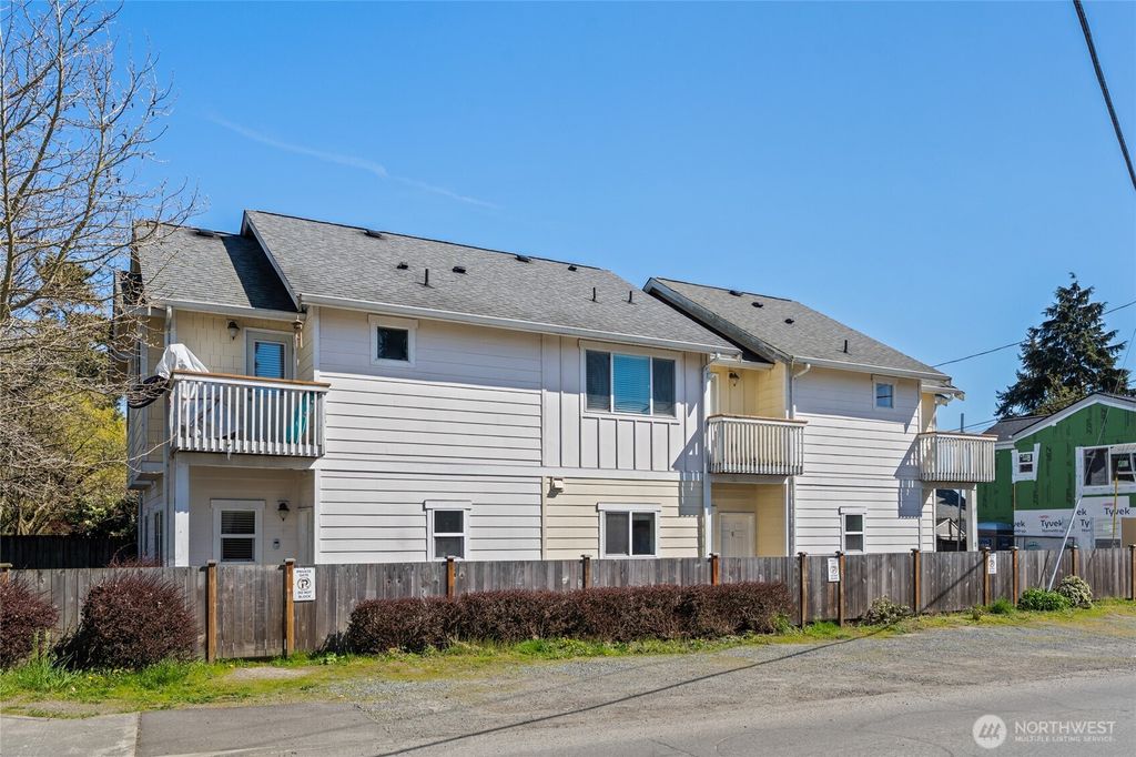 Photo of 501 N 105th Street #C, Seattle, WA 98133 (MLS # 2506895)