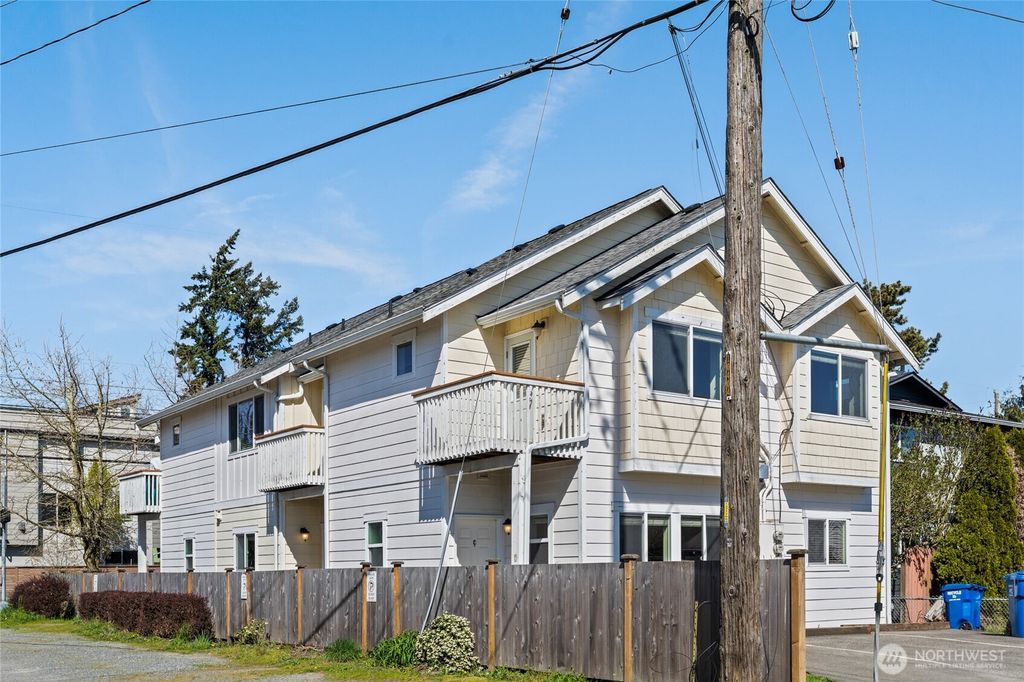 Photo of 501 N 105th Street #C, Seattle, WA 98133 (MLS # 2506895)