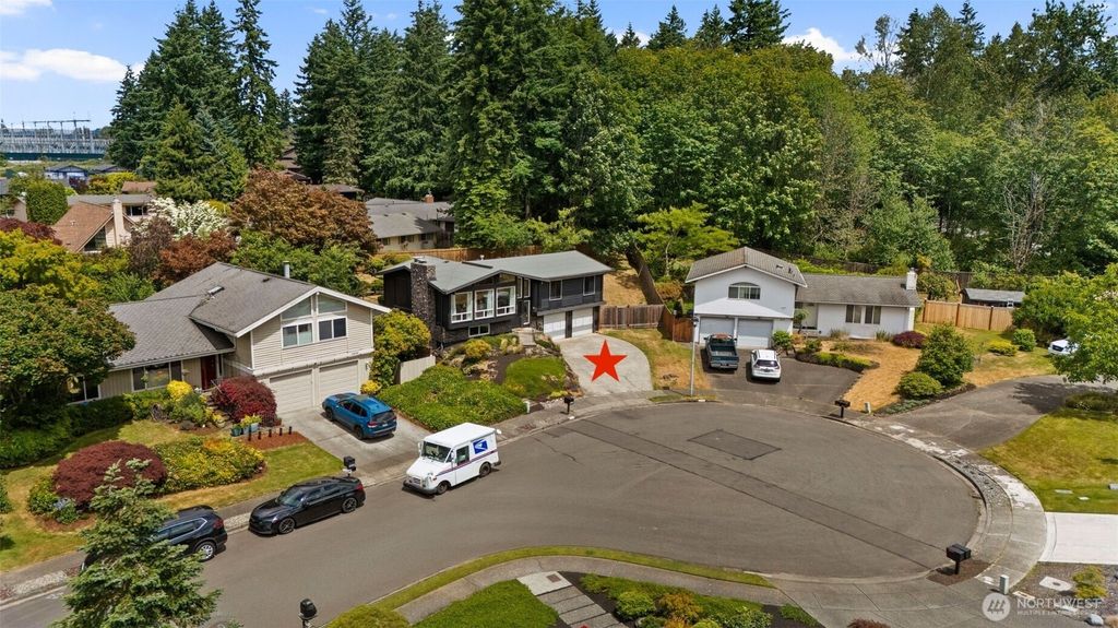 Photo of 2012 SE 18th Court, Renton, WA 98055 (MLS # 2409238)