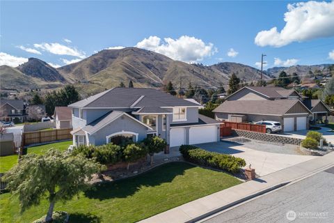 Photo of 2217 Michael Brooke, Wenatchee, WA 98801 (MLS # 2499495)
